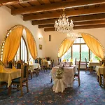 Gold Hotel