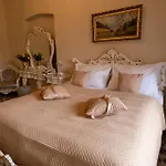 Gold Hotel