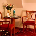 Gold Hotel