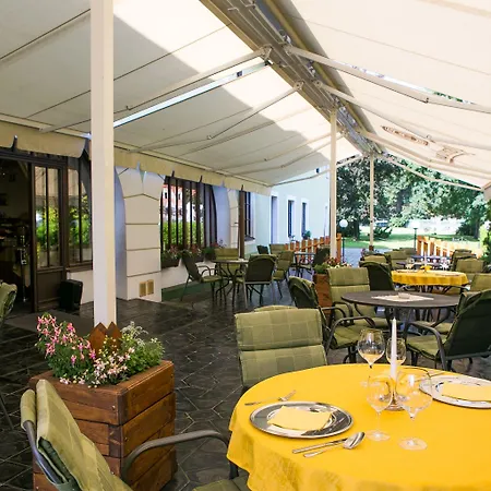 Rozmbersky Dvur Český Krumlov