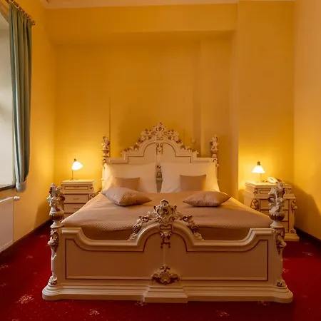 Rozmbersky Dvur Hotel Český Krumlov