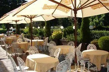 Rozmbersky Dvur 4*