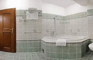 Rozmbersky Dvur Ξενοδοχείο 4*