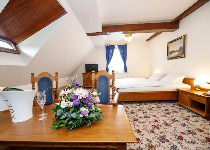 Rozmbersky Dvur Hotel Český Krumlov